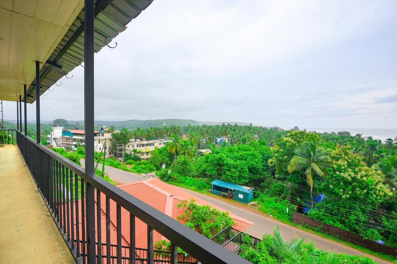 Fabexpress Vincy Palace, Mandrem Beach Hotel Exterior foto