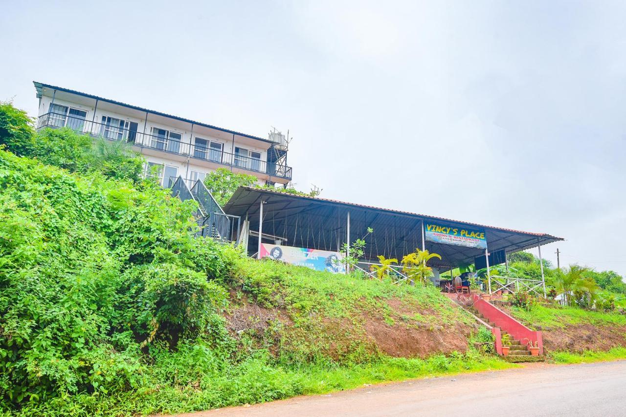 Fabexpress Vincy Palace, Mandrem Beach Hotel Exterior foto